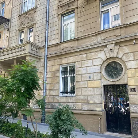 по вулиці академіка кравчука м - початок вулиці личаківської *
